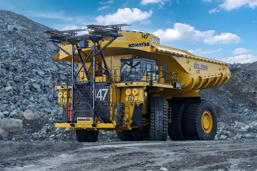 Caminhão gigante Komatsu Power Agnostic 930E entra em operação